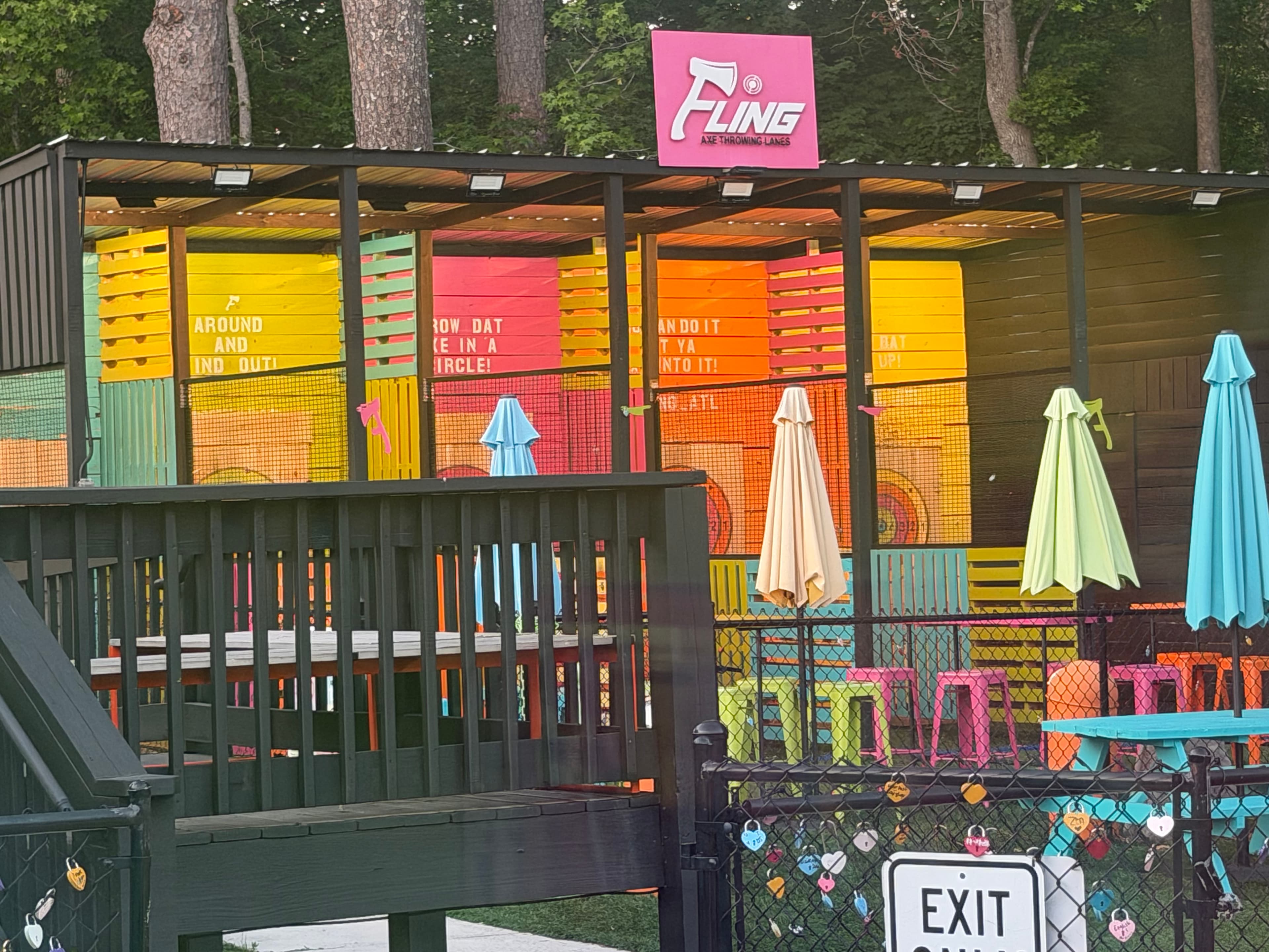 Five colored axe throwing lanes at Fling ATL